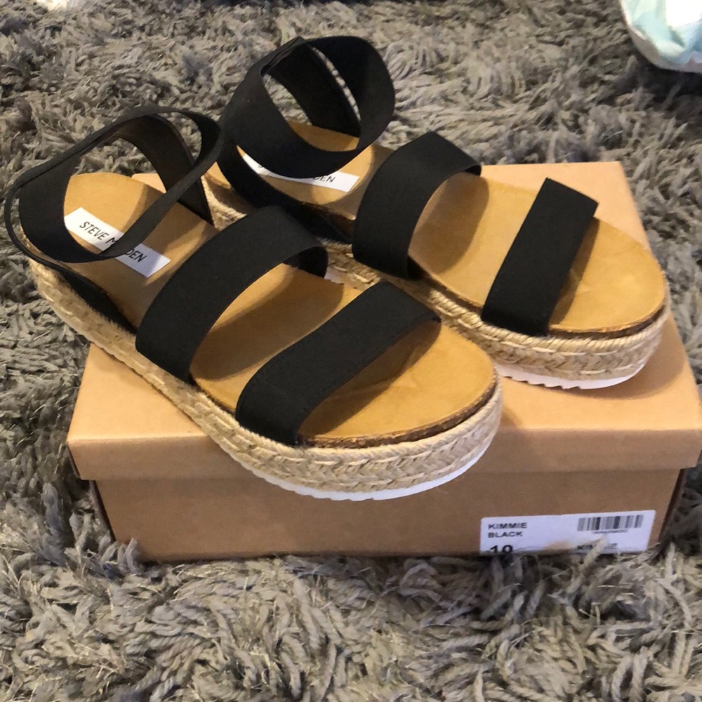Steve Madden Sandels. New with box.
